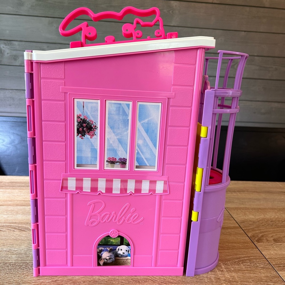 Rare Barbie Pet Care Center. Free shipping!